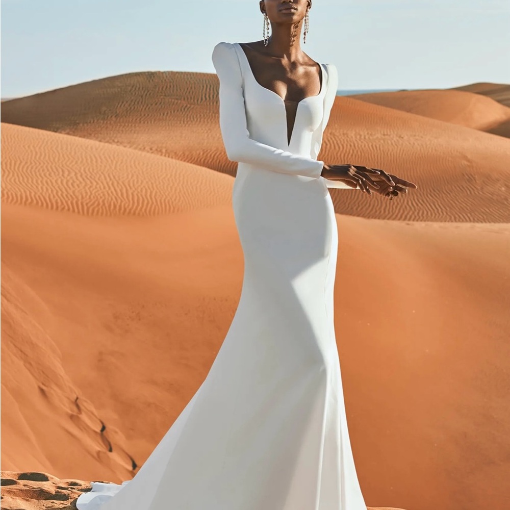 Pronovias wedding dress mermaid sweetheart neckline and long sleeves